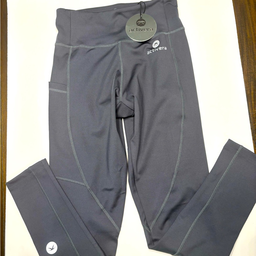 NWT ACTIVERA LEGGINGS YOGA PANTS SIZE 4
COLOR GRAY